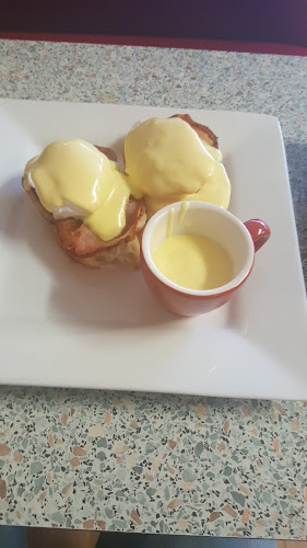 Ronnies Cafe & Bakery - Hospitality and gastronomy