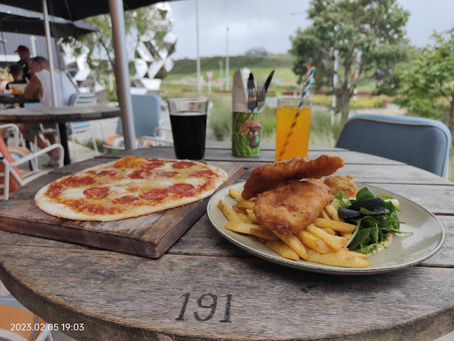 Comentarii opinii despre Long Bay Surf Club