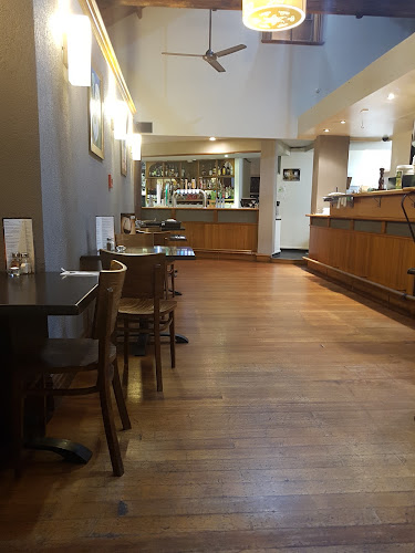 The Jolly Pub & Kitchen Kapiti - Hospitality and gastronomy