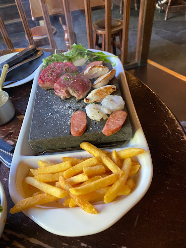 Pog Mahones Irish Pub & Restaurant