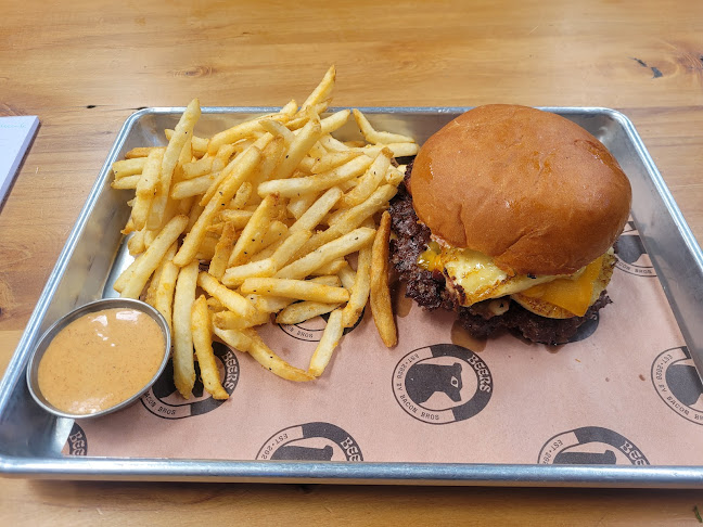 Opinii despre BEERS by Bacon Brothers în Christchurch - Hospitality and gastronomy