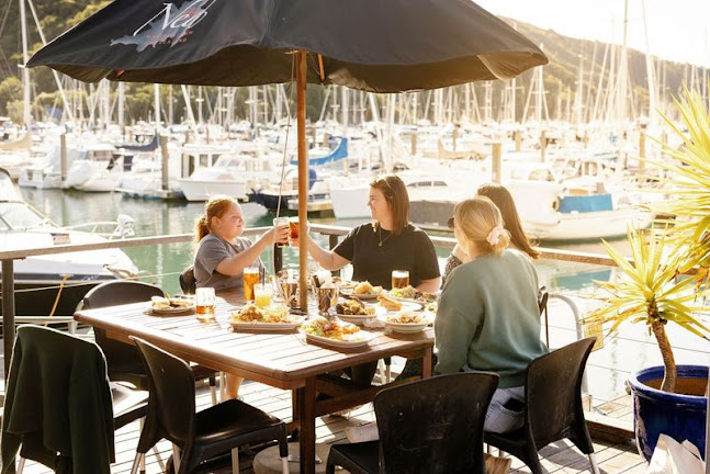 Jolly Roger Bar & Restaurant