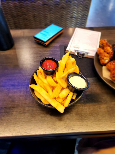 Slate - Billiards & Gastropub - Hospitality and gastronomy