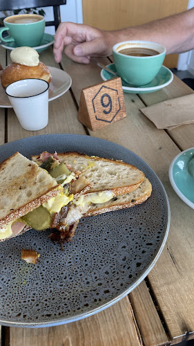 Opinii despre Te Puna Deli în Te Puna - Hospitality and gastronomy