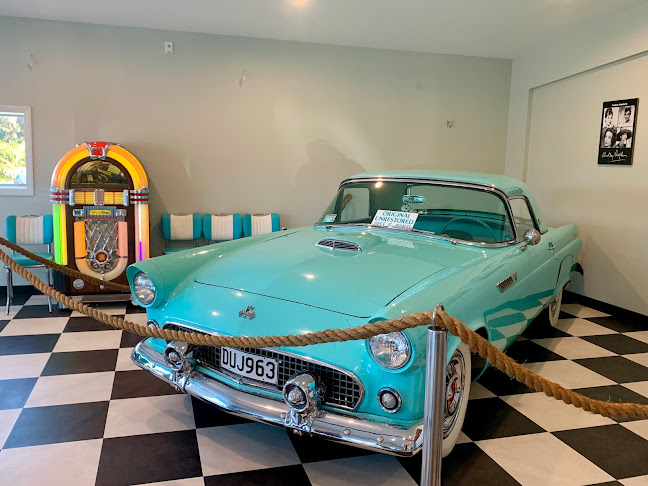 VEight Cafe, Restaurant & Bar