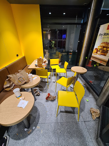 Opinii despre McDonald's Queenstown în Queenstown - Hospitality and gastronomy