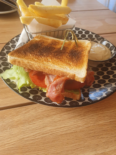 Comentarii opinii despre The Kitchen Table