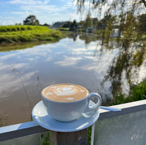 Big River Cafe - Awanui