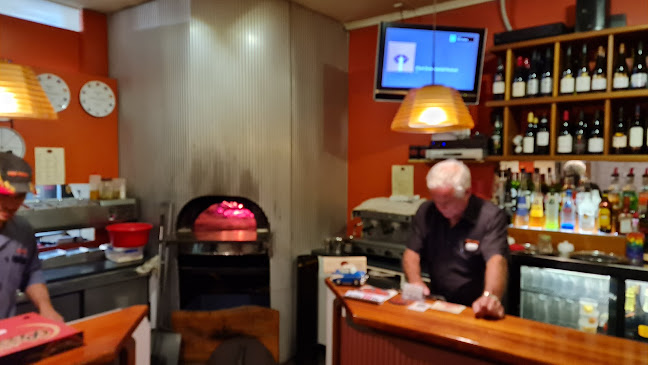 Opinii despre The Hot Rock Gourmet Pizza Pasta Bar în Nelson - Hospitality and gastronomy