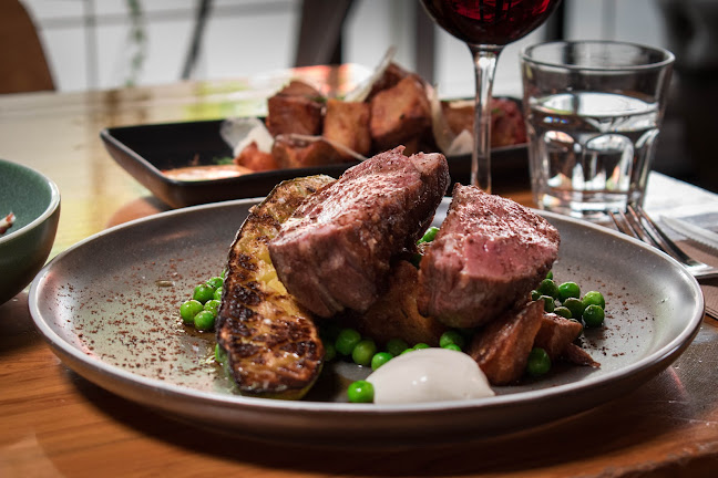 Opinii despre Ministry of Works Bar & Eatery în Twizel - Hospitality and gastronomy