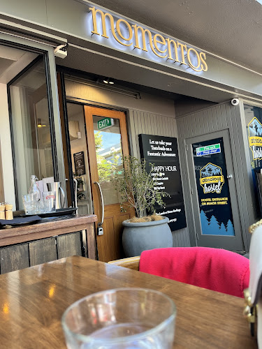 Comentarii opinii despre Momentos By The Lake Restaurant