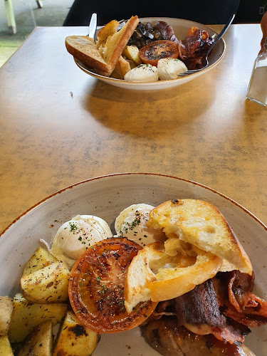 Comments and reviews of Hunters Cafe & Motel