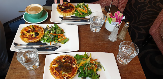 Comentarii opinii despre Staff Club Café & Buffet Restaurant