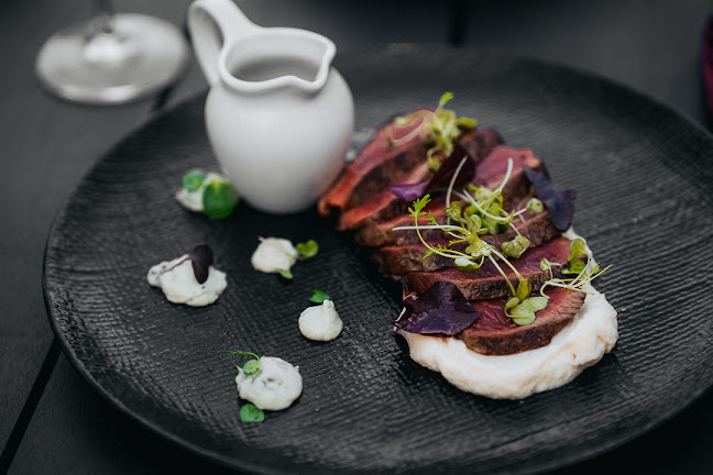 Momentos By The Lake Restaurant - Hospitality and gastronomy