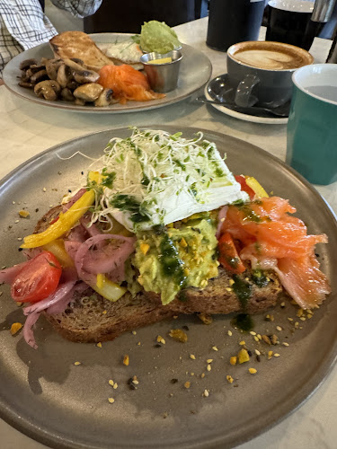 Comentarii opinii despre Eatery by Frank’s