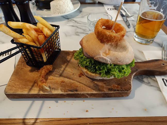 Quartz Restaurant Open Times