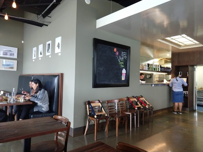 Comentarii opinii despre The Peppermill Cafe