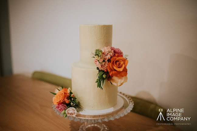 Reviews of Curls & Cakes in Wānaka - Hospitality and gastronomy