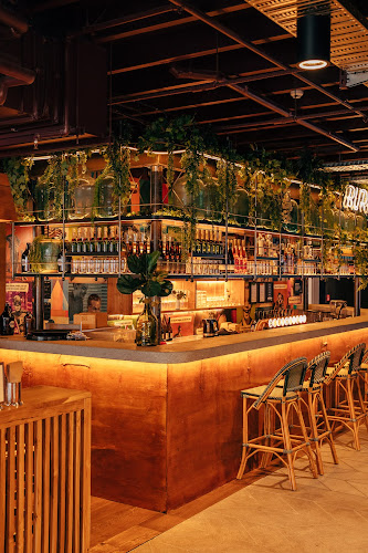 Burger Burger Commercial Bay