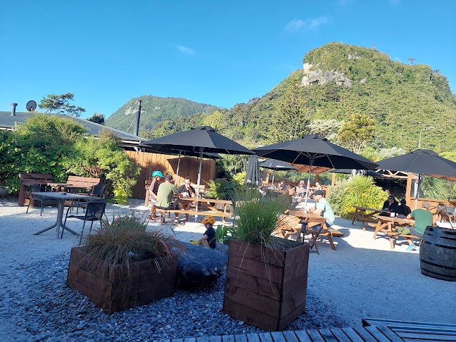Punakaiki Rocks Hotel & Garden Bar