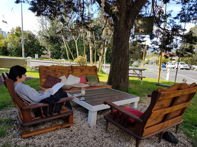 Hum Salon Bohemia Cafe and Community Space