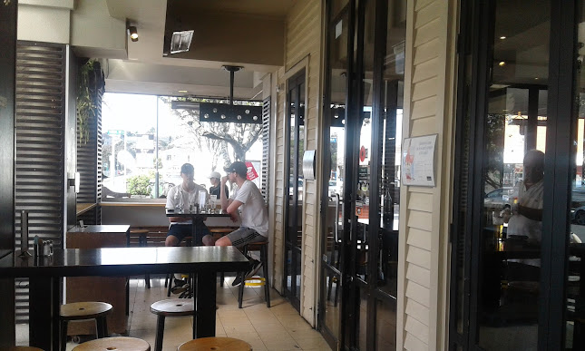 Moretons Bar & Restaurant