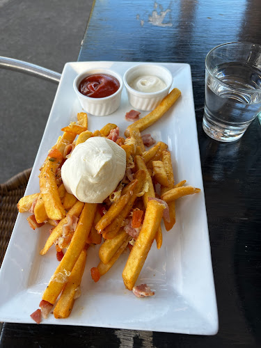 Raupo Cafe, Restaurant & Traiteur