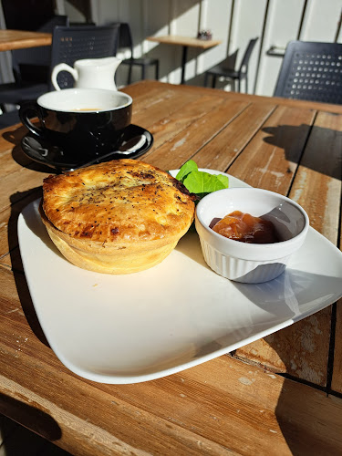 Tasi cafe Open Times