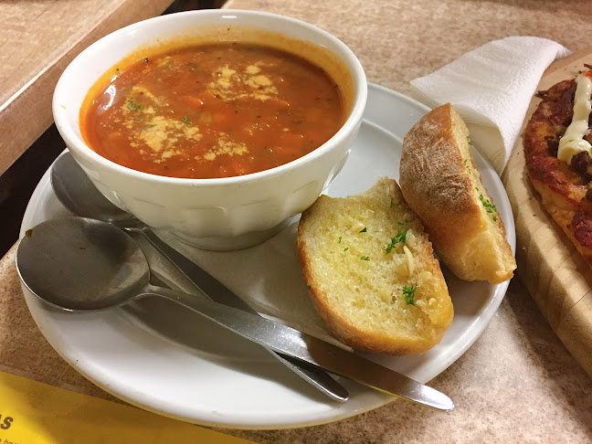 Fat Pipi Pizza - Hospitality and gastronomy