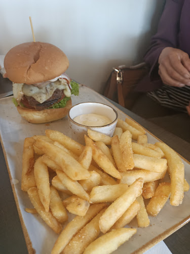 Opinii despre The Jolly Pub & Kitchen Kapiti în Paraparaumu Beach - Hospitality and gastronomy