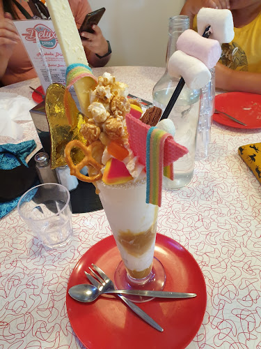 Deluxe Diner Phone number