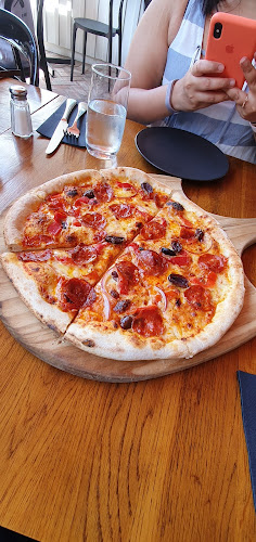 Opinii despre Rogues Cafe, Restaurant & Bar în Christchurch - Hospitality and gastronomy