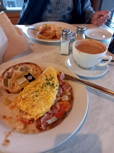 Opinii despre Hot Bread Shop Cafe în Ōpōtiki - Hospitality and gastronomy