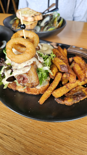 The Lookout Bar and Kitchen