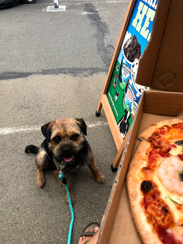 Opinii despre Busters Woodfired Pizza în Wellington - Hospitality and gastronomy