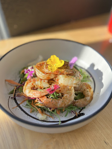 Comentarii opinii despre The Crooked Elm