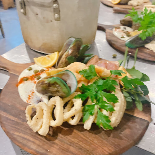 Leigh Bar and Eatery Phone number