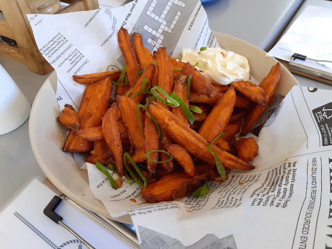 Ollies Bar & Eatery - Hospitality and gastronomy