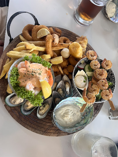 Crescent Bar & Grill