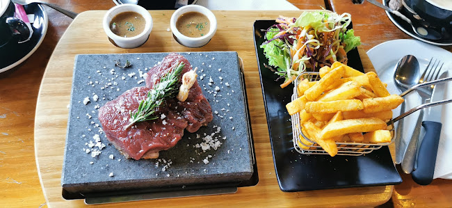 Opinii despre Groper Garage Bar & Restaurant în Kaikōura - Hospitality and gastronomy