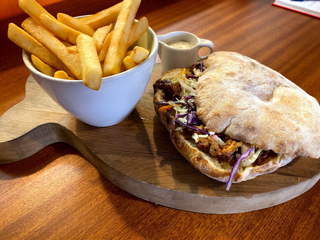 Opinii despre Two Fish Cafe în Ōpōtiki - Hospitality and gastronomy