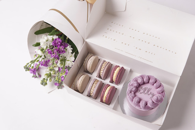 THE THREE WORDS | Cakes & Flowers