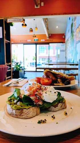 Comments and reviews of Five Peaks Brew Co (Bar, Grill & Brewery)