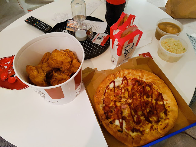 Domino's Pizza Queen St (Elliott St) - Hospitality and gastronomy