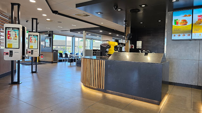 McDonald's 5 Cross Roads - Hospitality and gastronomy