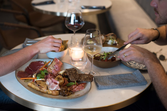 Comentarii opinii despre Earl