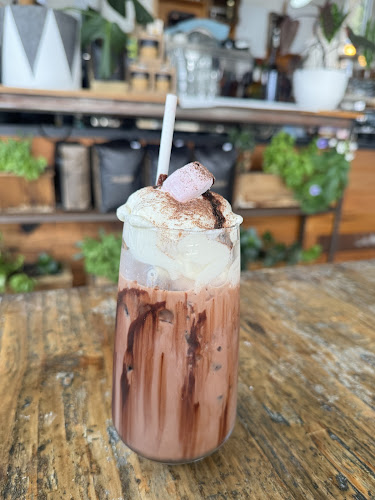 Black & Gold Coffee Eatery