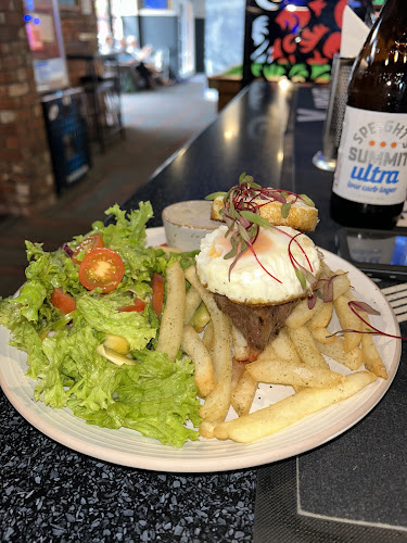 Opinii despre The Black Horse Hotel în Christchurch - Hospitality and gastronomy