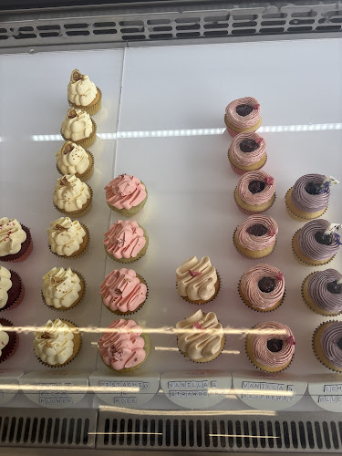 Opinii despre THE THREE WORDS | Cakes & Flowers în Auckland - Hospitality and gastronomy