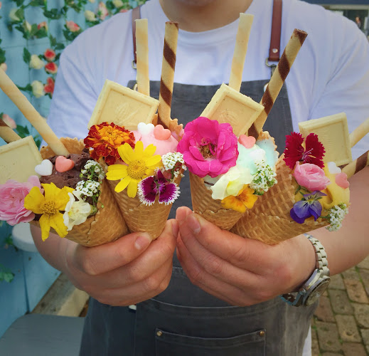 CrunchTower Desserts&Drinks - Hospitality and gastronomy